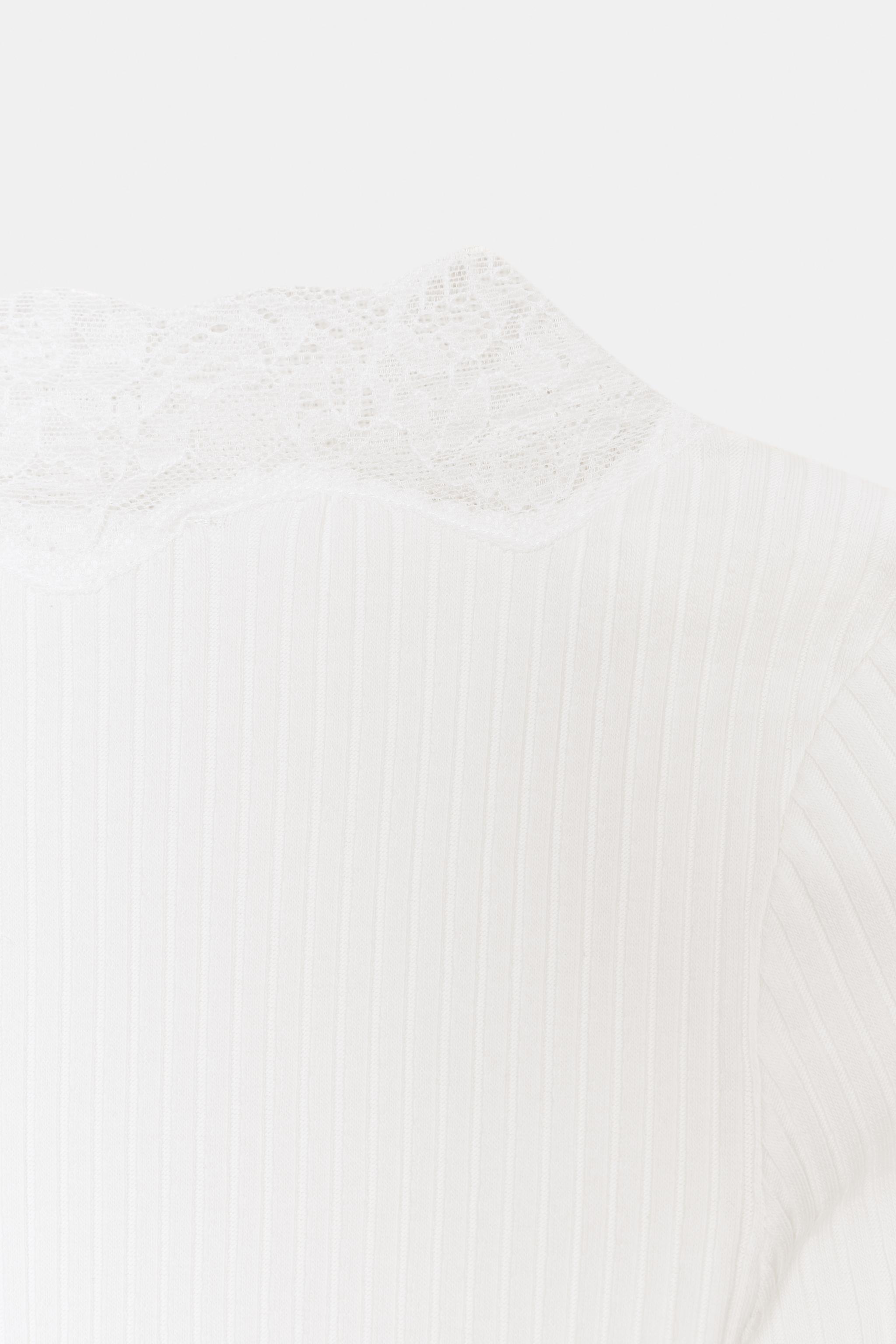 T-SHIRT CÔTELÉ EN DENTELLE